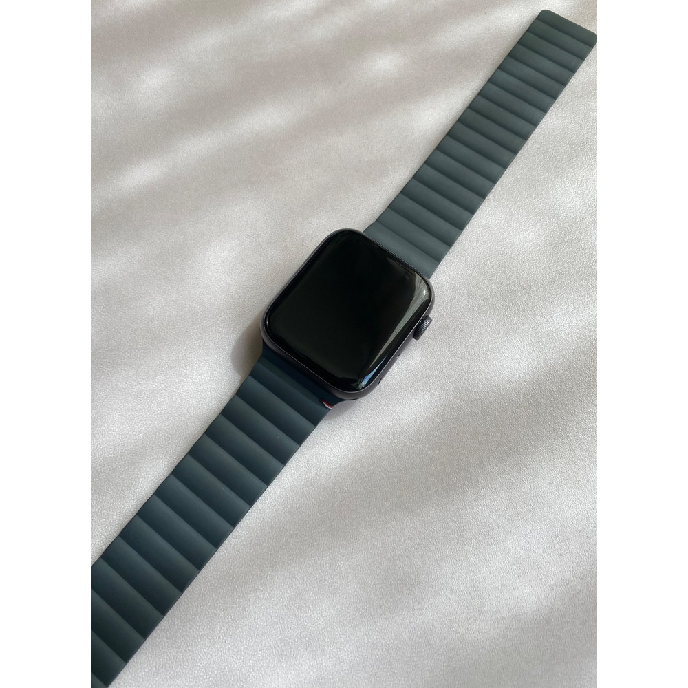  Ремешок Decoded Sillicone Magnetic Traction Strap для Apple Watch 6/SE/5/4 (44mm) сил.угольно-серый